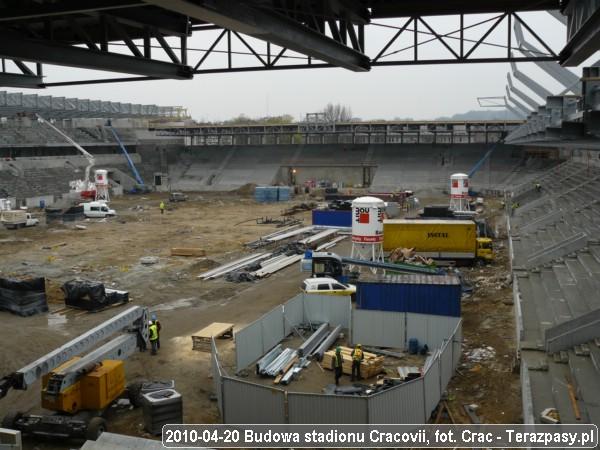 2010-04-20-stadion-budowa-091