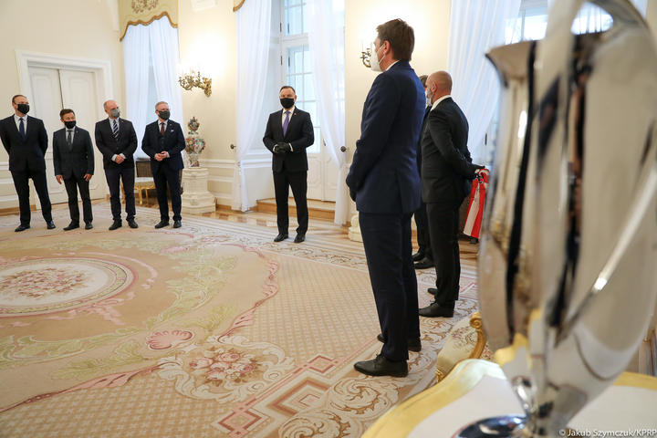 02_Andrzej_Duda_przedstwieciele_klub_sportowy_Cracovia_20200929_JS__9916