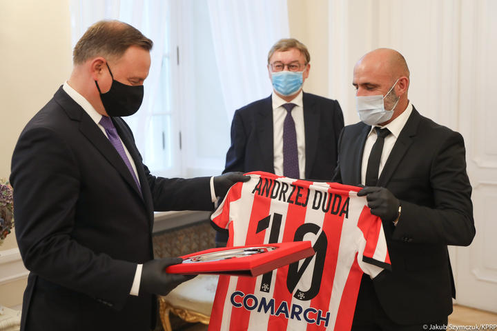 04_Andrzej_Duda_przedstwieciele_klub_sportowy_Cracovia_20200929_JS__9960