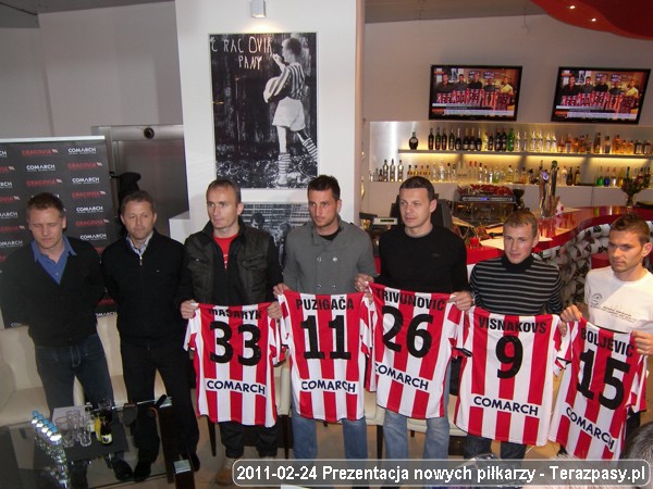 2011-02-24-prezentacja-nowych-pilkarzy44